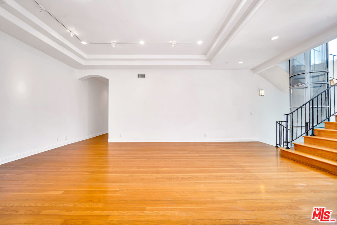 1939 Stradella Road Los Angeles, CA 90077 - Photo 19 of 49