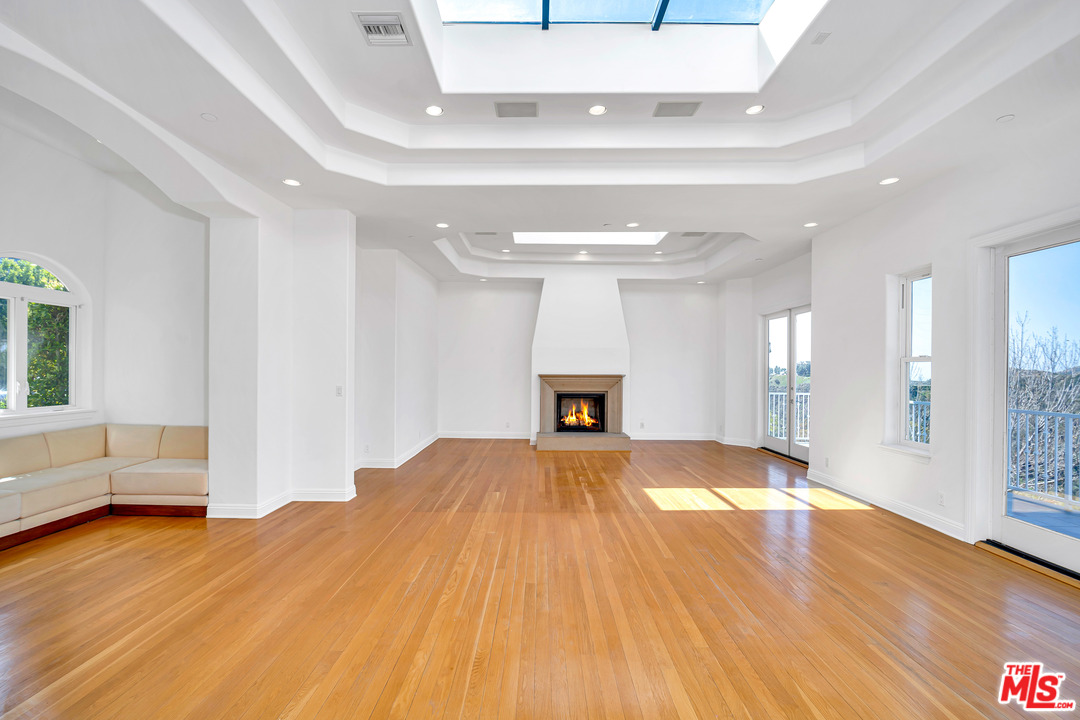 1939 Stradella Road Los Angeles, CA 90077 - Photo 3 of 49