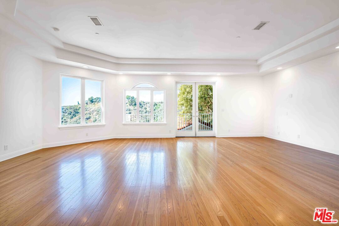 1939 Stradella Road Los Angeles, CA 90077 - Photo 21 of 49