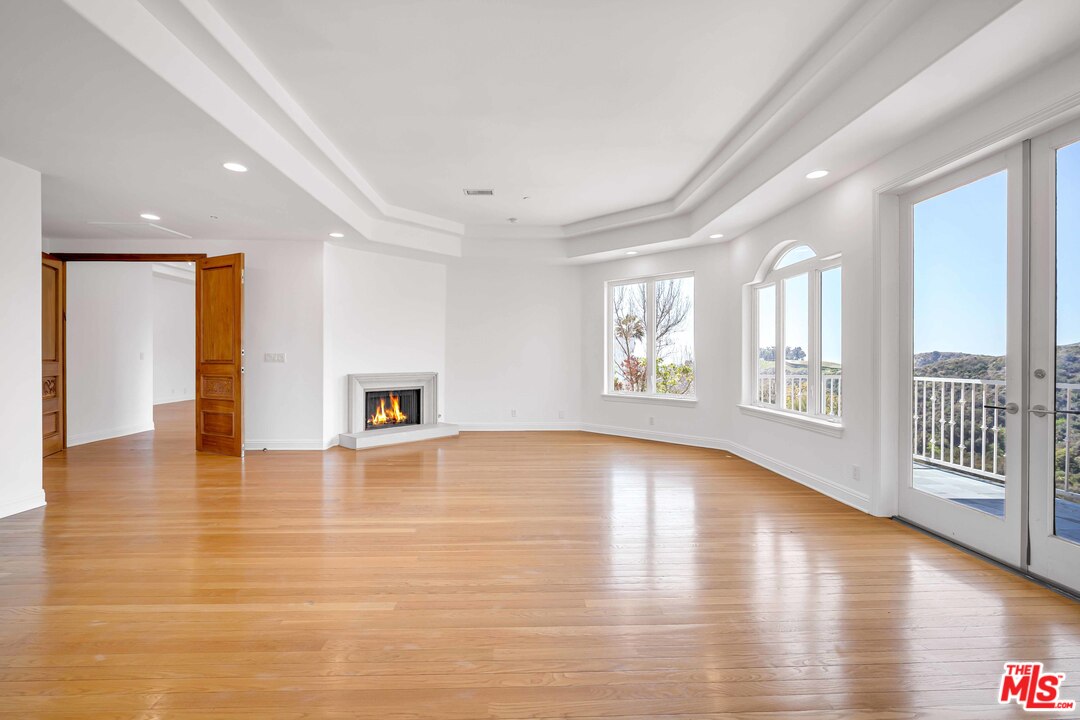 1939 Stradella Road Los Angeles, CA 90077 - Photo 22 of 49