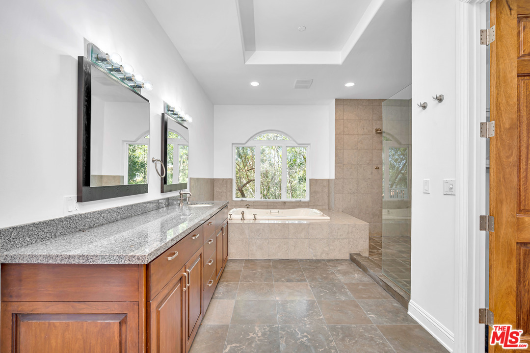 1939 Stradella Road Los Angeles, CA 90077 - Photo 24 of 49