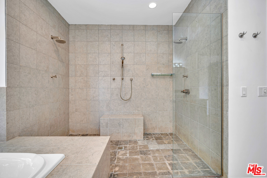 1939 Stradella Road Los Angeles, CA 90077 - Photo 25 of 49