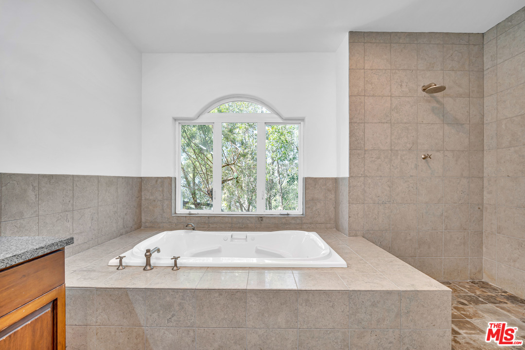 1939 Stradella Road Los Angeles, CA 90077 - Photo 26 of 49