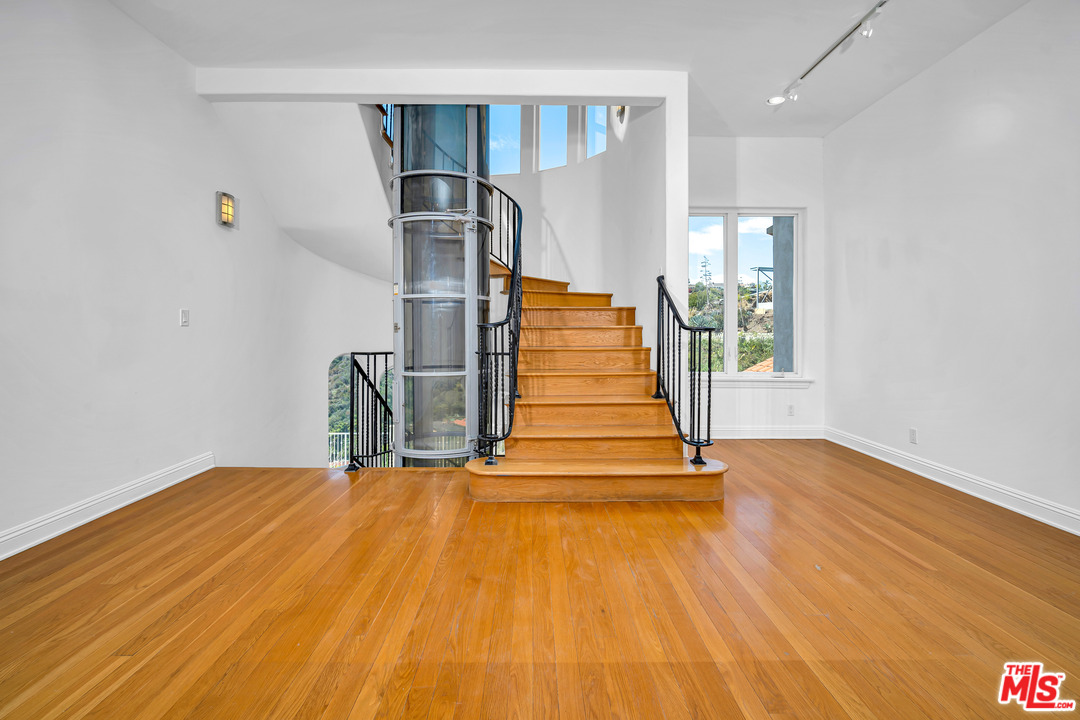 1939 Stradella Road Los Angeles, CA 90077 - Photo 31 of 49