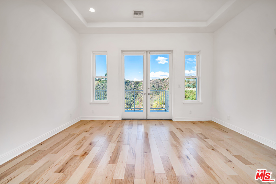 1939 Stradella Road Los Angeles, CA 90077 - Photo 34 of 49