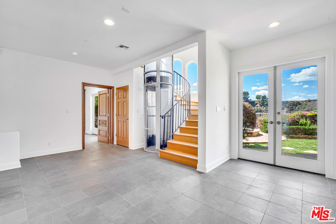 1939 Stradella Road Los Angeles, CA 90077 - Photo 35 of 49