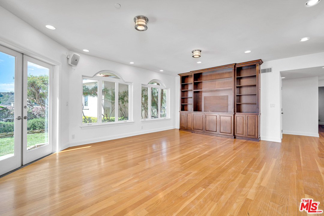 1939 Stradella Road Los Angeles, CA 90077 - Photo 40 of 49