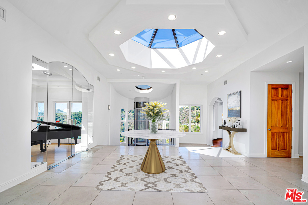 1939 Stradella Road Los Angeles, CA 90077 - Photo 5 of 49