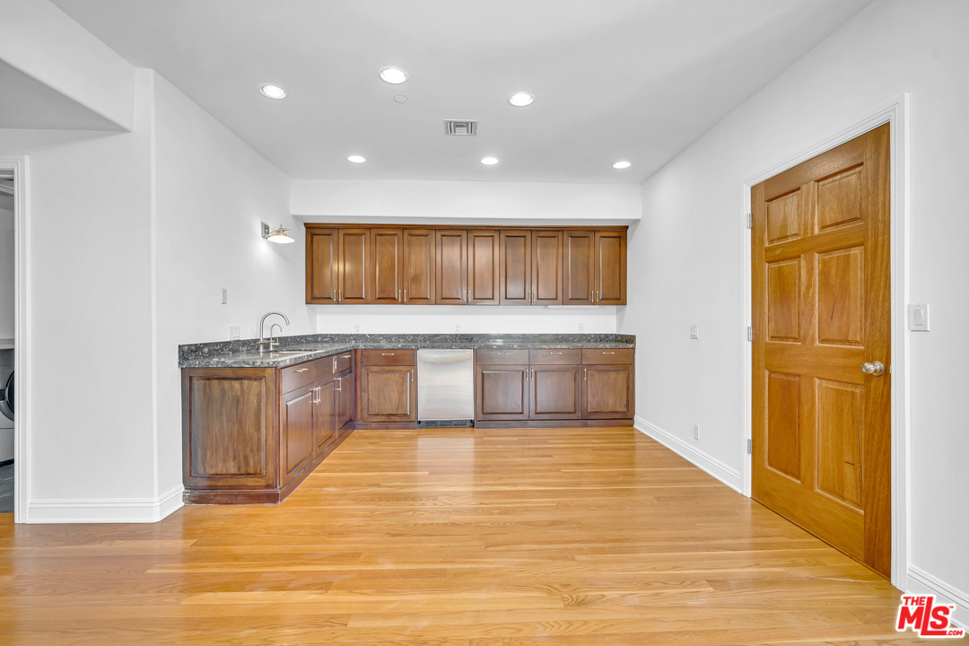 1939 Stradella Road Los Angeles, CA 90077 - Photo 41 of 49