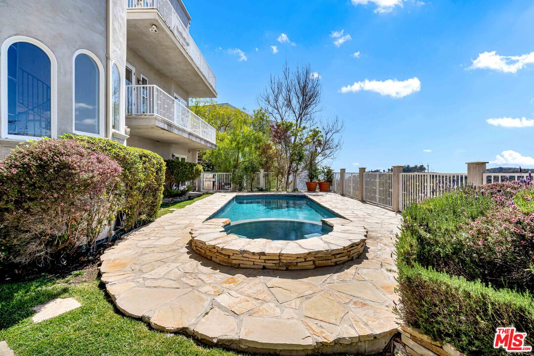 1939 Stradella Road Los Angeles, CA 90077 - Photo 44 of 49