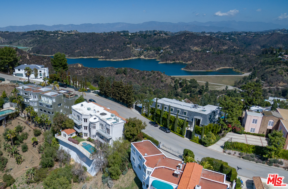 1939 Stradella Road Los Angeles, CA 90077 - Photo 47 of 49