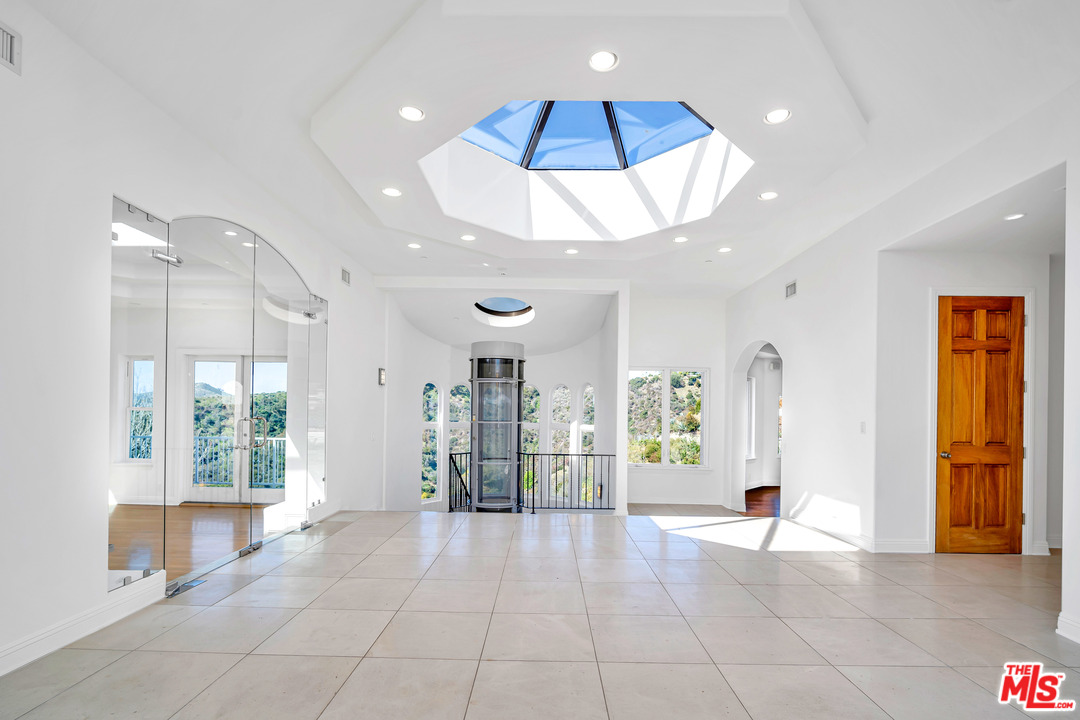 1939 Stradella Road Los Angeles, CA 90077 - Photo 6 of 49