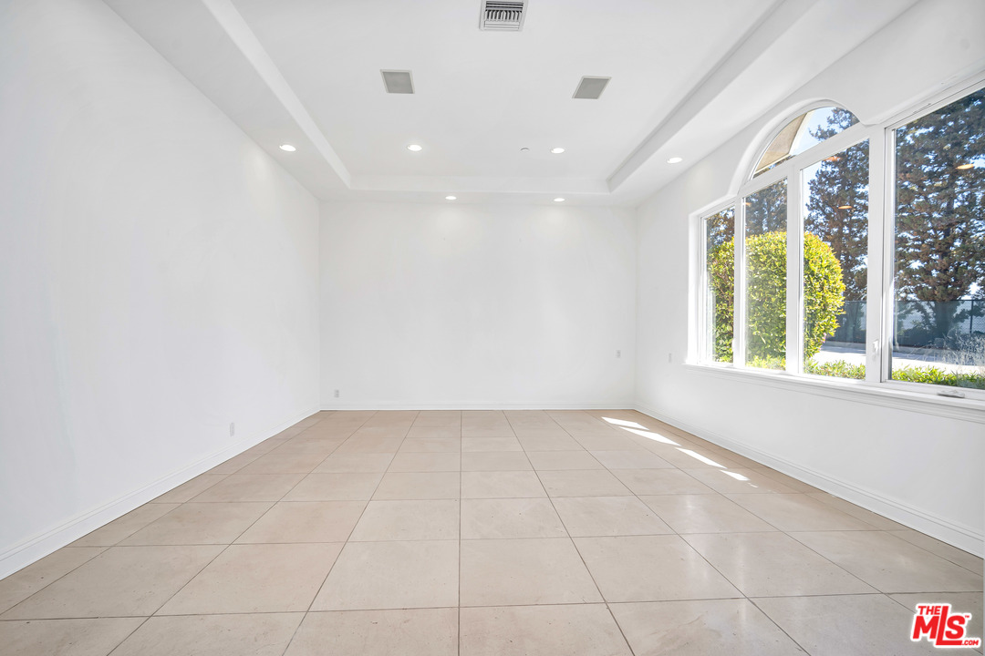 1939 Stradella Road Los Angeles, CA 90077 - Photo 9 of 49