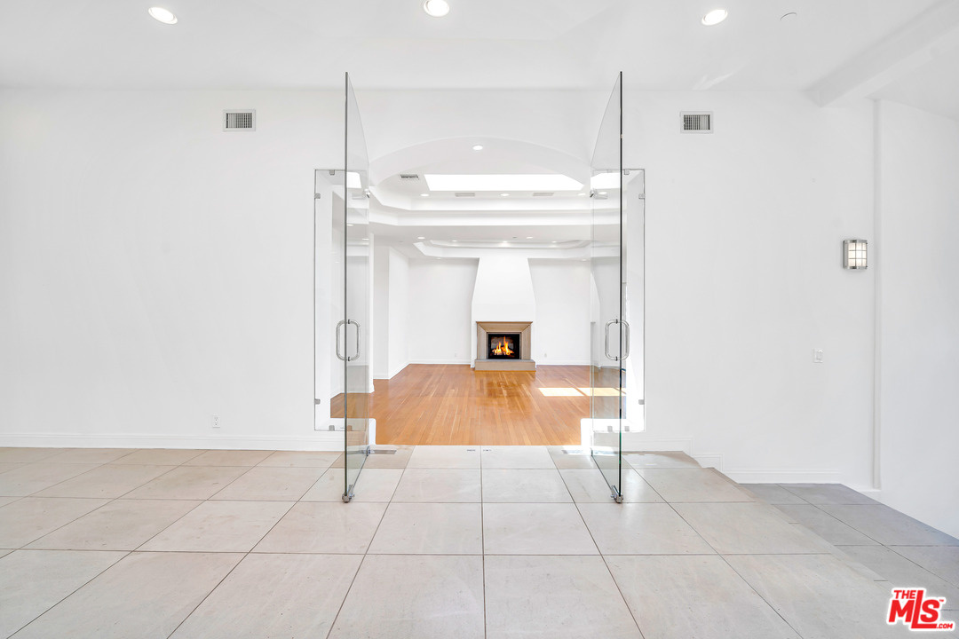 1939 Stradella Road Los Angeles, CA 90077 - Photo 10 of 49