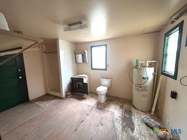 206 Hinton Street Three Rivers, TX 78071 - Photo 28 of 34 a bathroom with a sink toilet and shower