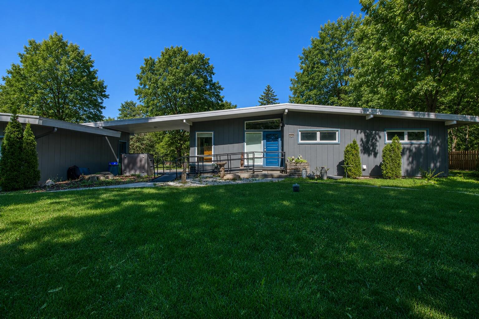 3325 Wilshire Road Brookfield, WI 53045 - Photo 1 of 13 pic