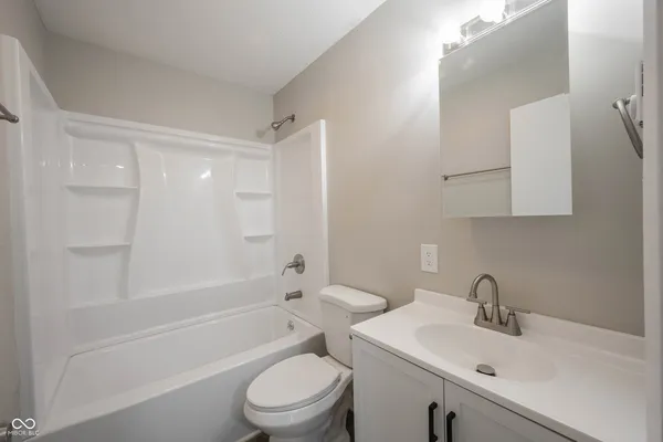 $1,149 | 570 Highway 52, Unit 2B, Fountaintown, IN 46130