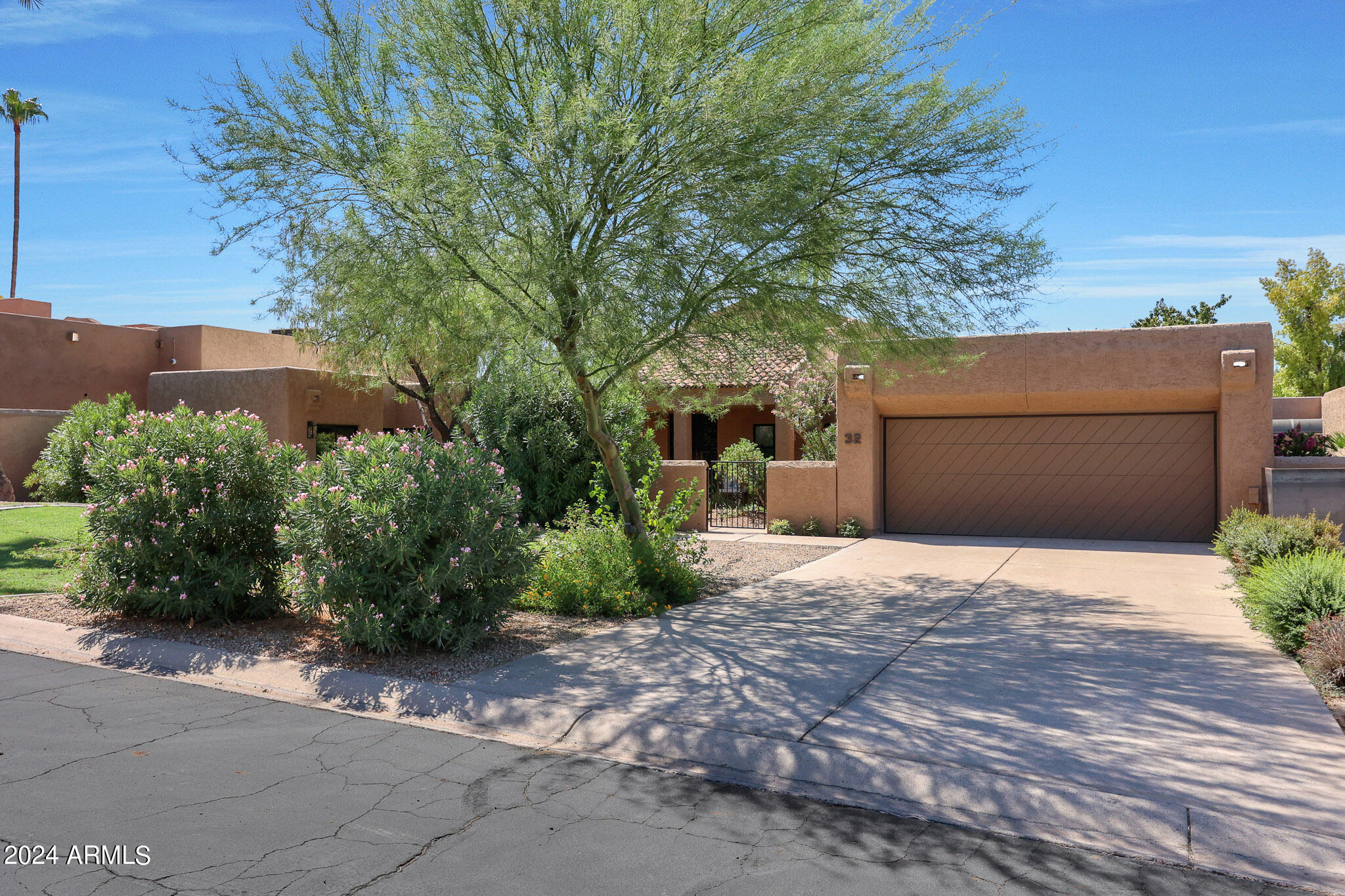 4440 East Camelback Road, Unit 32 Phoenix, AZ 85018 - Photo 4 of 54 .