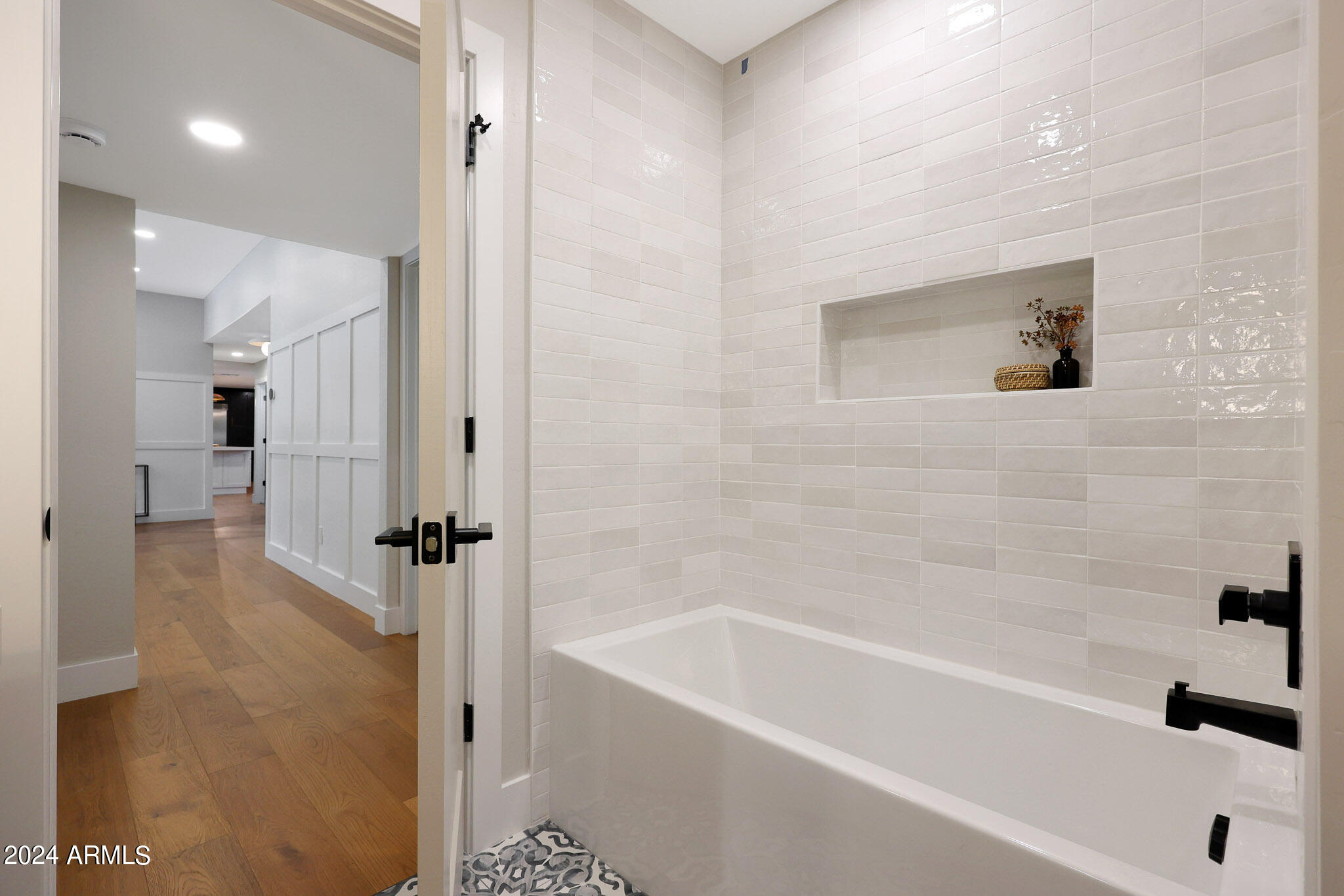 4440 East Camelback Road, Unit 32 Phoenix, AZ 85018 - Photo 41 of 54 a bathroom with a bathtub and a shower