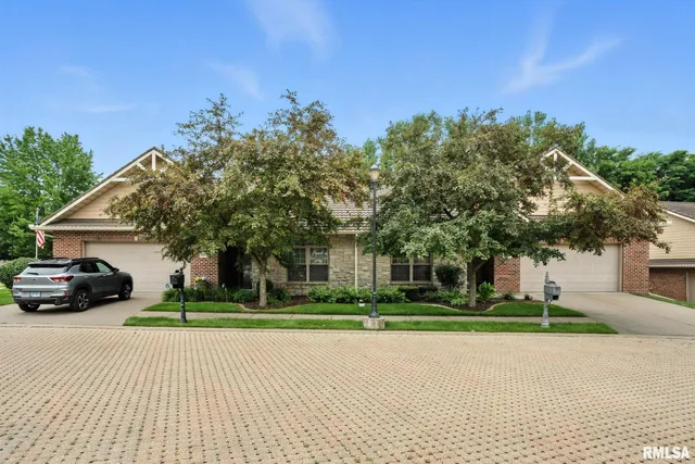 $269,999 | 1013 2nd St Court, Moline, IL 61265