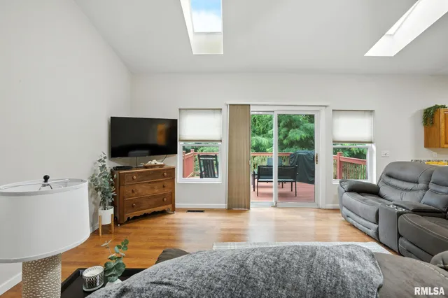 $269,999 | 1013 2nd St Court, Moline, IL 61265