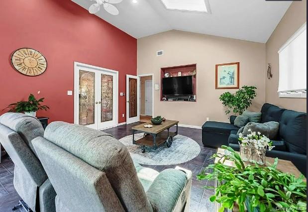 33 Longbow Lane Commack, NY 11725 - Photo 13 of 26