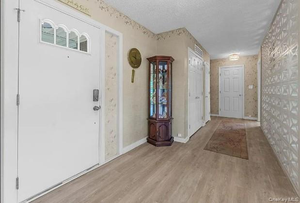33 Longbow Lane Commack, NY 11725 - Photo 3 of 26