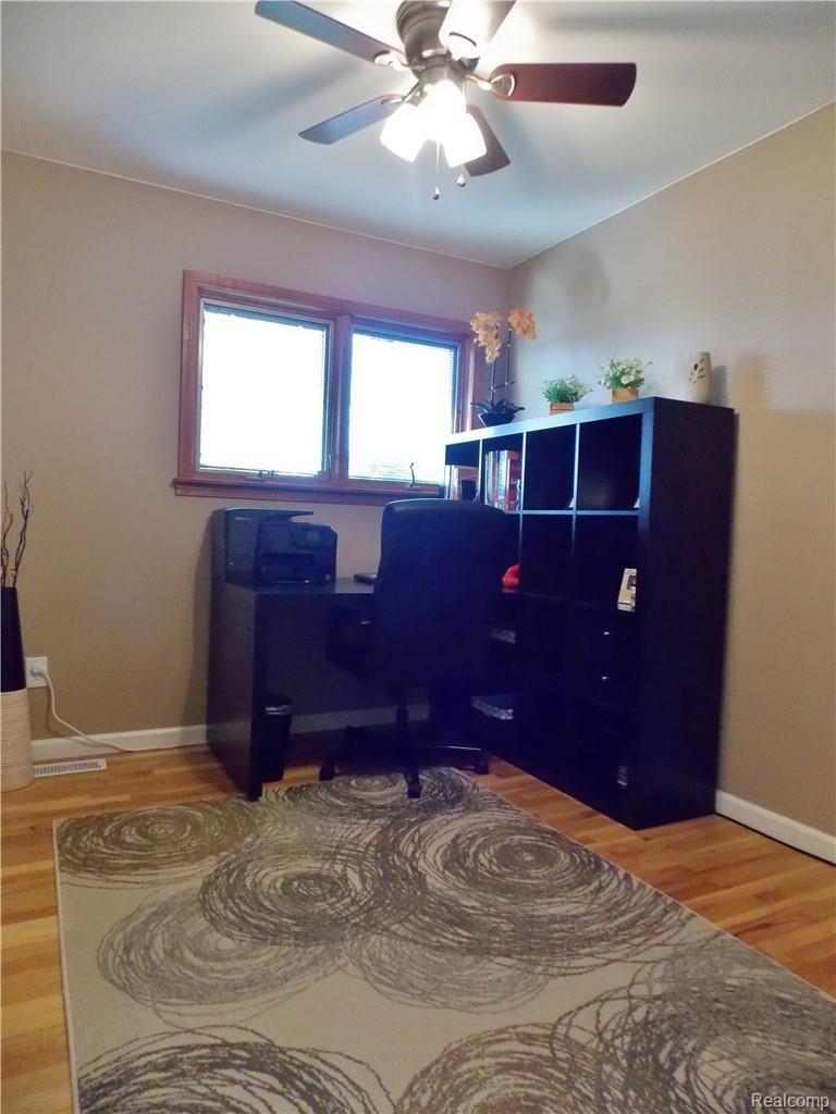 32456 Ridgefield Avenue Warren, MI 48088 - Photo 23 of 41 Office/2nd Bedroom