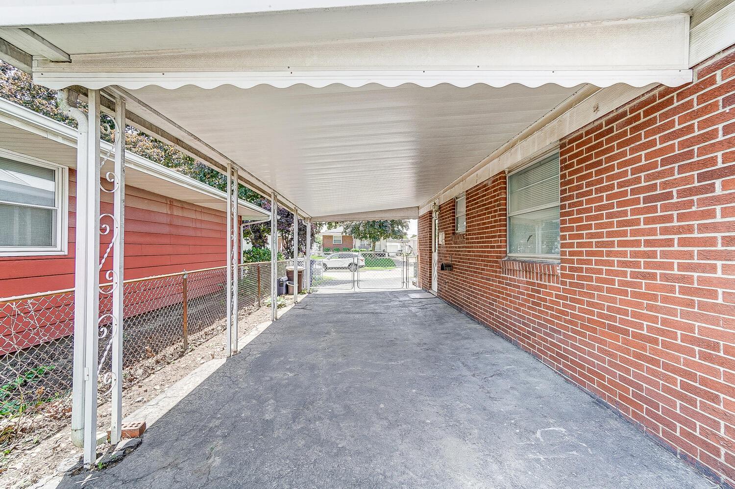 178 Cullman Road Columbus, OH 43207 - Photo 24 of 30 Carport