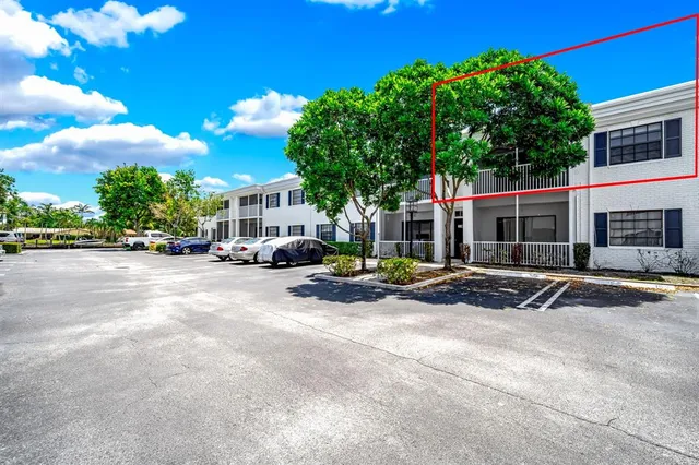 $209,500 | 150 Cypress Club Drive, Unit 528, Pompano Beach, FL 33060