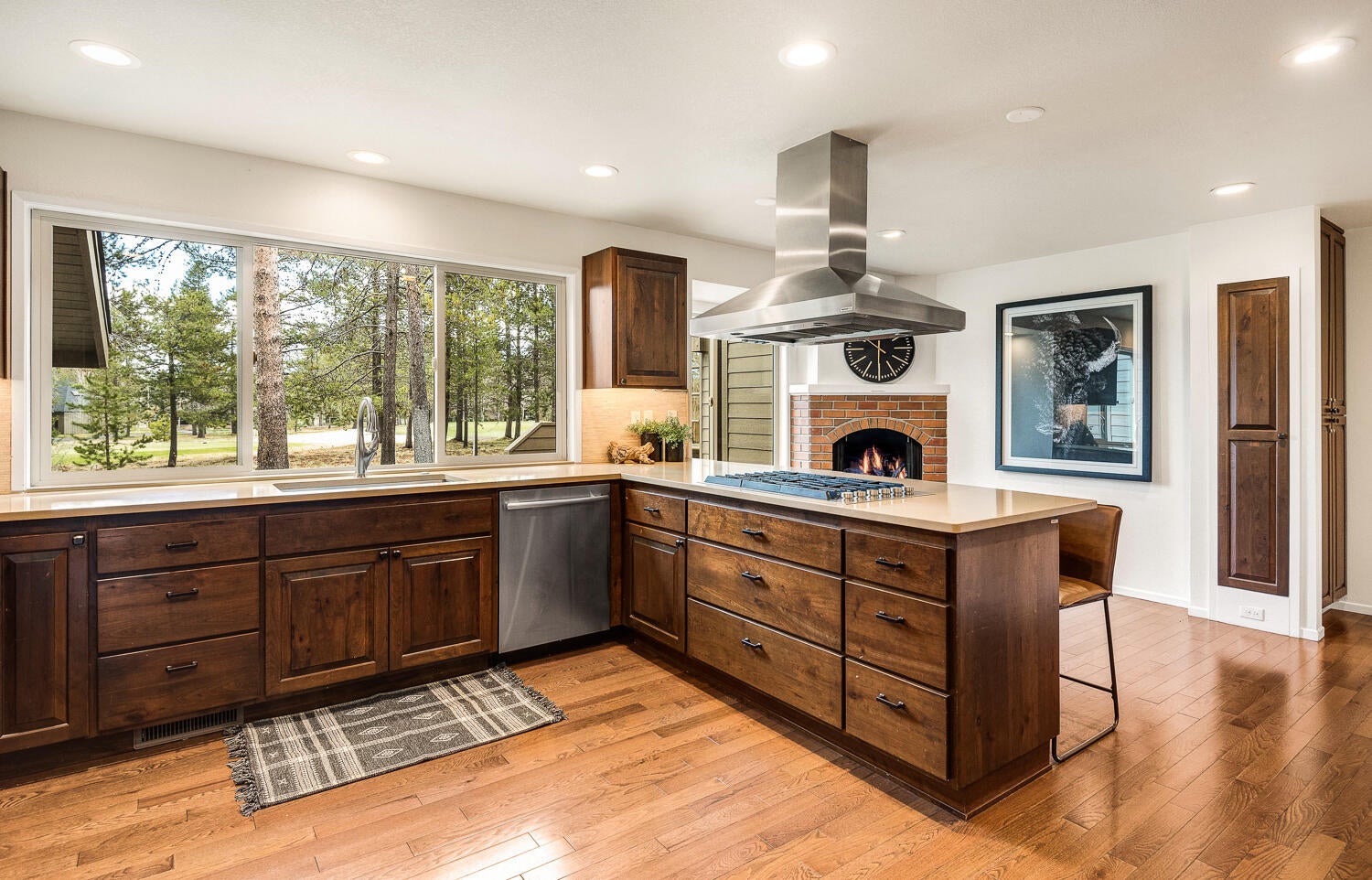 17536 Meadow Lark Lane Sunriver, OR 97707 - Photo 11 of 37 Kitchen