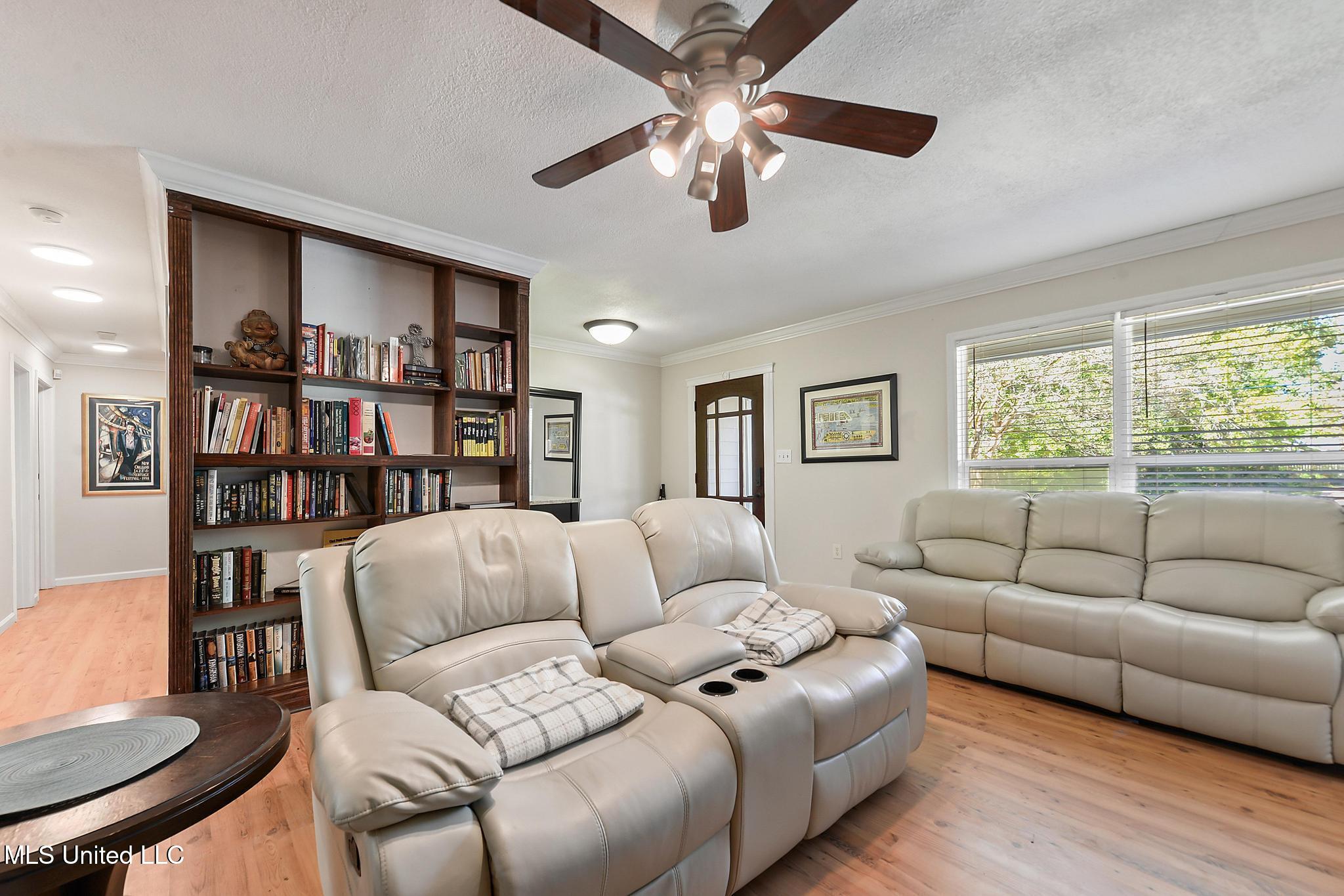 105 Reynolds Circle Ocean Springs, MS 39564 - Photo 11 of 39 007