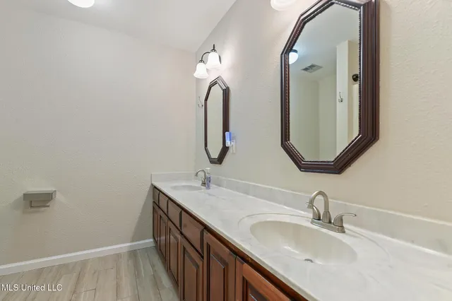 $349,900 | 105 Reynolds Circle, Ocean Springs, MS 39564