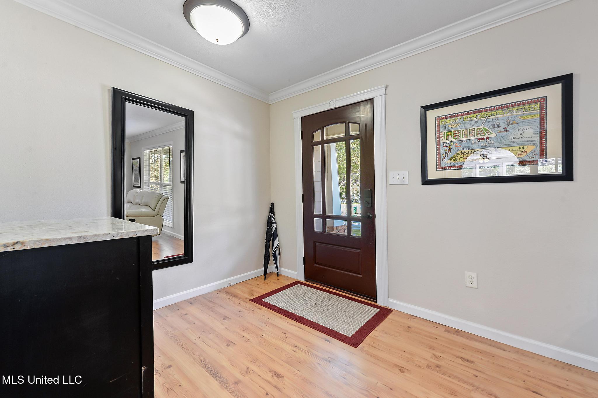 105 Reynolds Circle Ocean Springs, MS 39564 - Photo 4 of 39 004