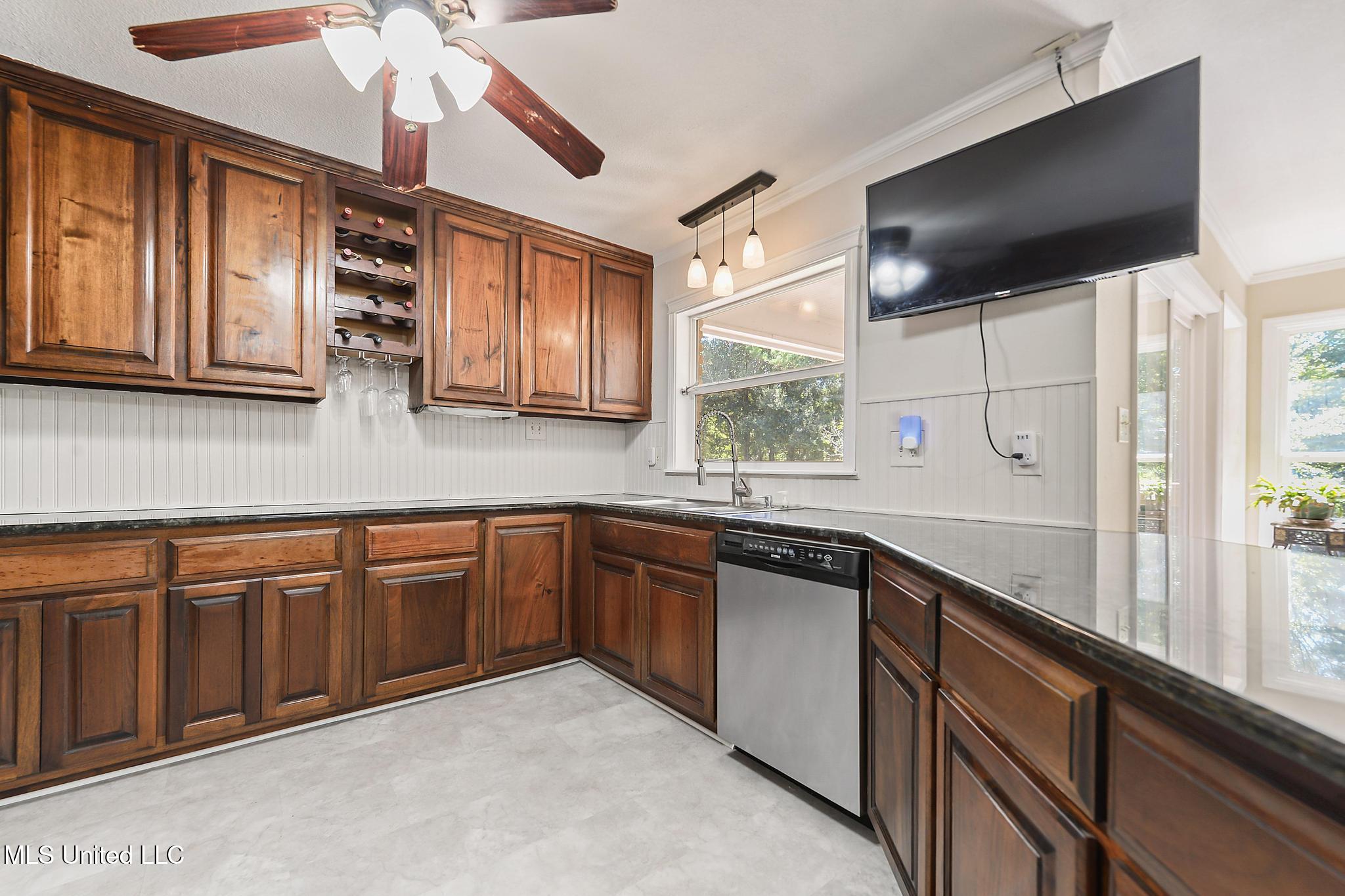 105 Reynolds Circle Ocean Springs, MS 39564 - Photo 6 of 39 008