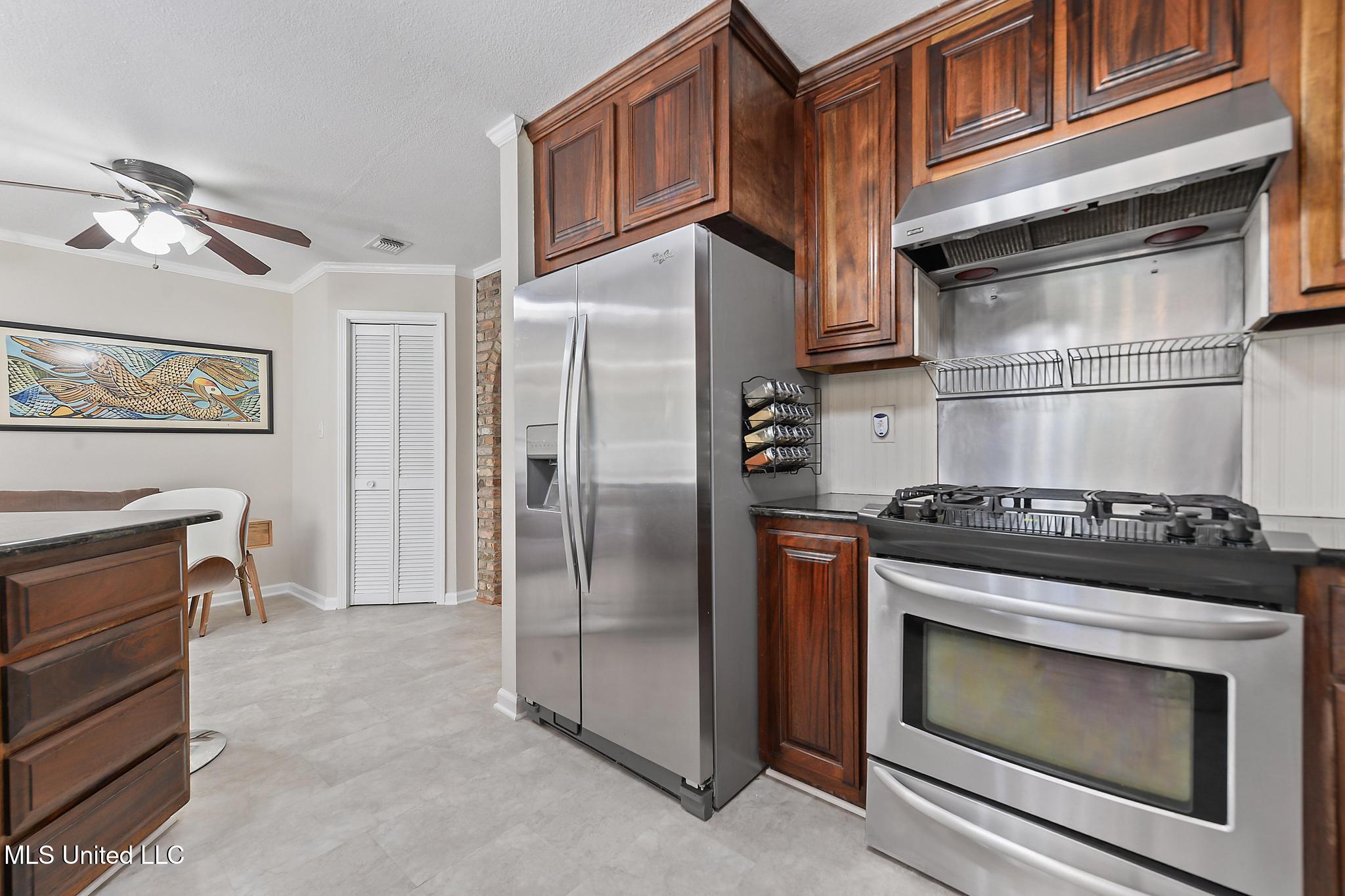 105 Reynolds Circle Ocean Springs, MS 39564 - Photo 7 of 39 009