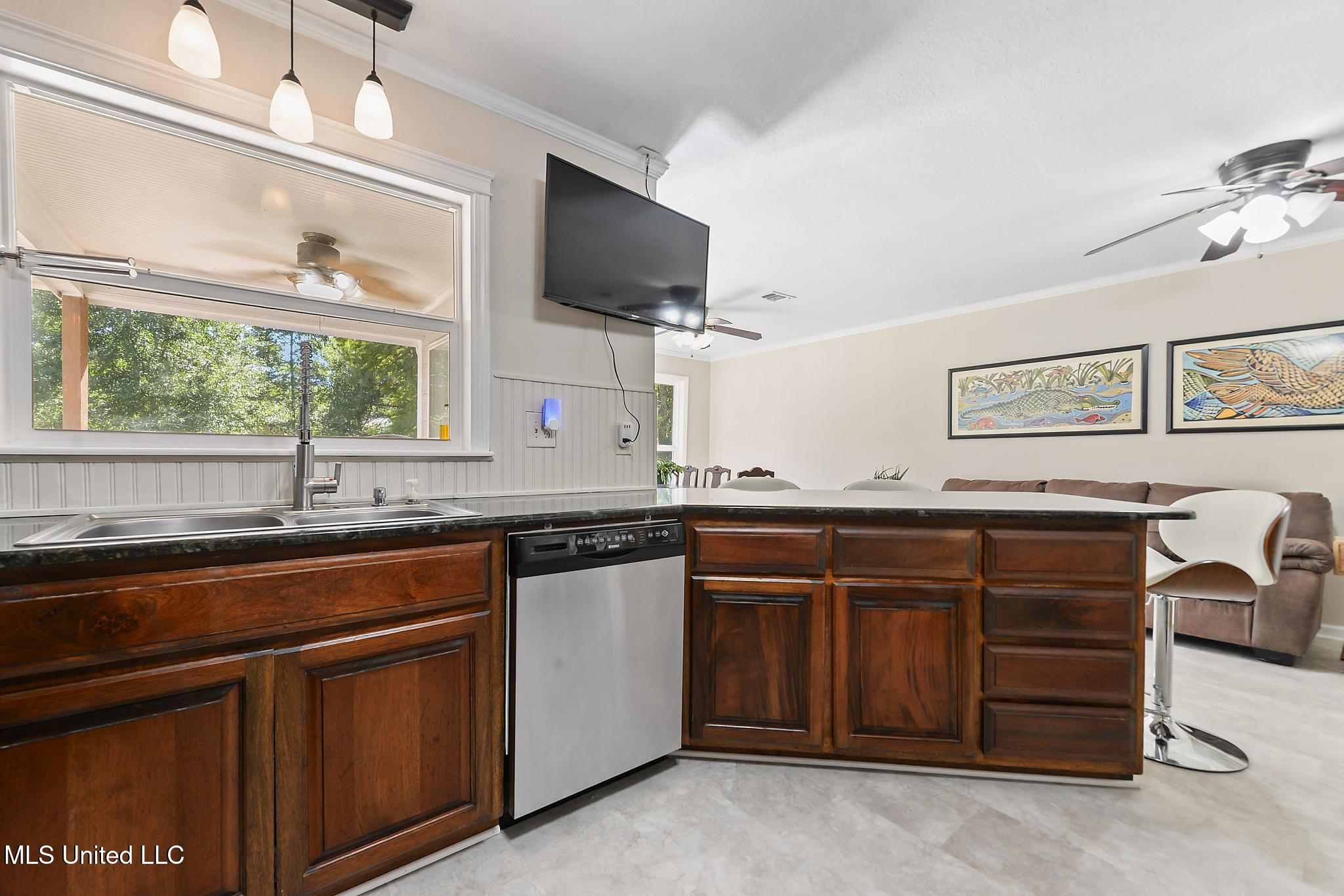 105 Reynolds Circle Ocean Springs, MS 39564 - Photo 8 of 39 010