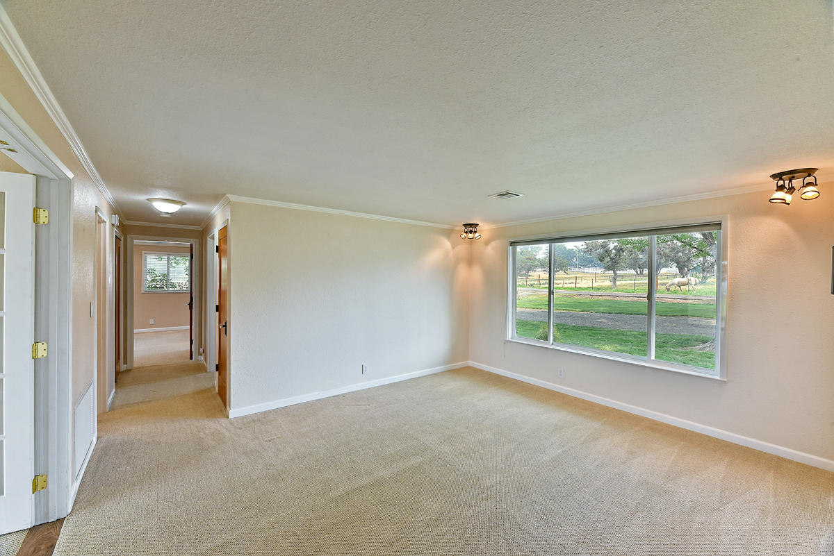 2808 Coker Butte Road Medford, OR 97504 - Photo 15 of 26 16