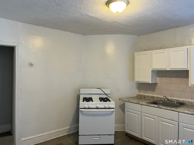 $1,200 | 252 Sisson Avenue, Unit A1, Hartford, CT 06105