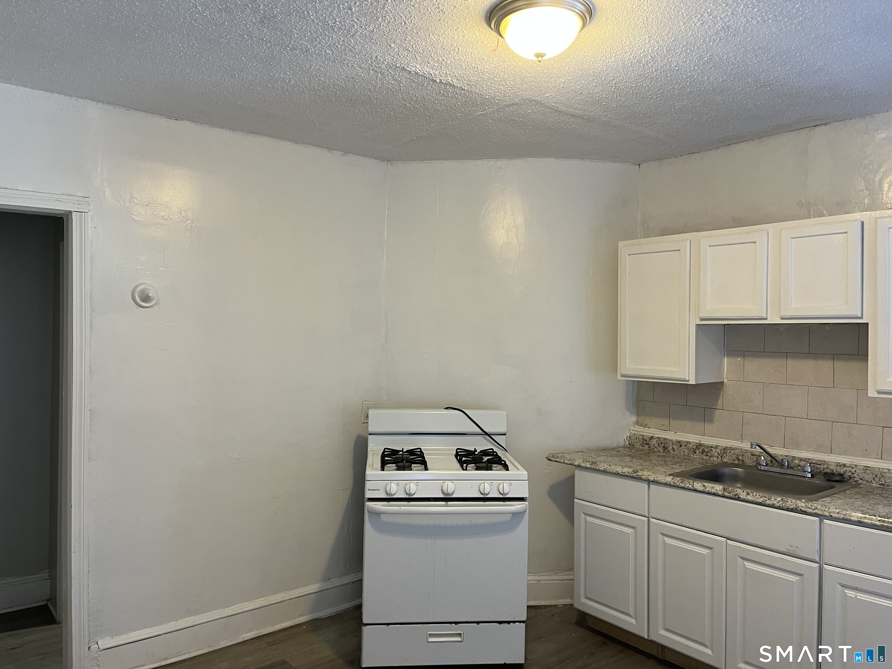 252 Sisson Avenue, Unit A1 Hartford, CT 06105 - Photo 4 of 6