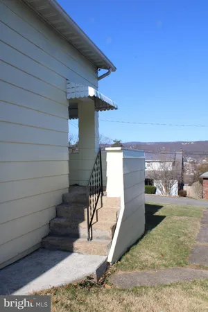a view of a back yard of the house