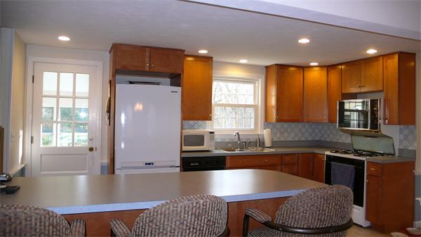 27 Kings Way Scituate, MA 02066 - Photo 2 of 19 Gallery Image 2