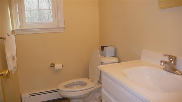 27 Kings Way Scituate, MA 02066 - Photo 9 of 19 Gallery Image 9