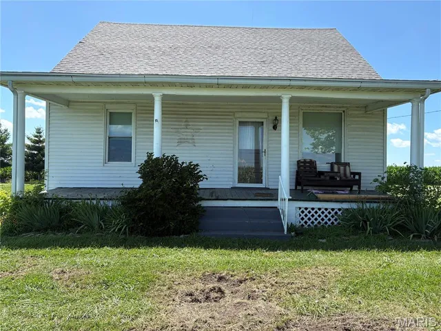 $130,000 | 98 Northwest 200 Avenue, Carrollton, IL 62016