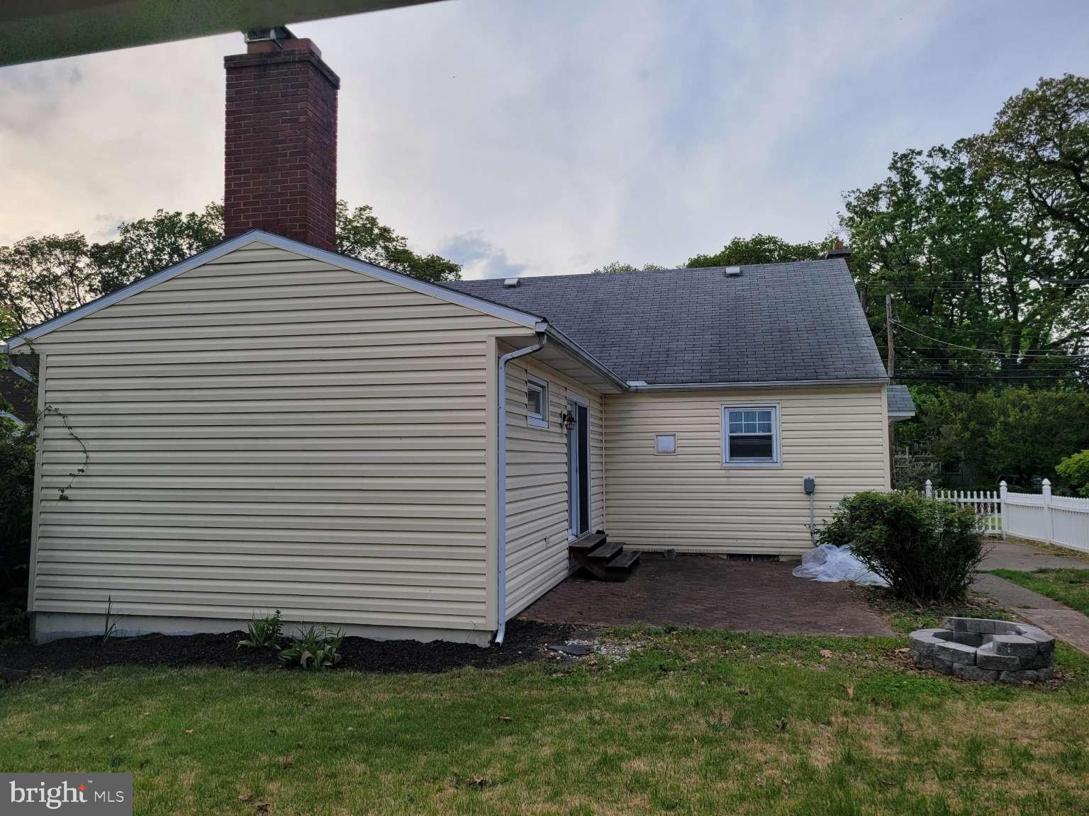 8111 Chambers Hill Road Harrisburg, PA 17111 - Photo 8 of 25 Gallery Image 8