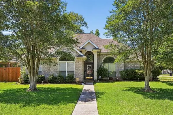 $370,000 | 200 Gage Court, Madisonville, LA 70447