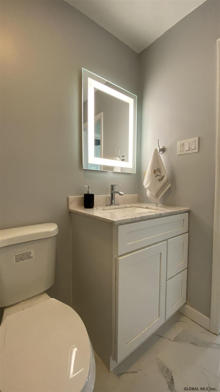 33 Hunting Road Colonie, NY 12205 - Photo 12 of 31 Photo 12