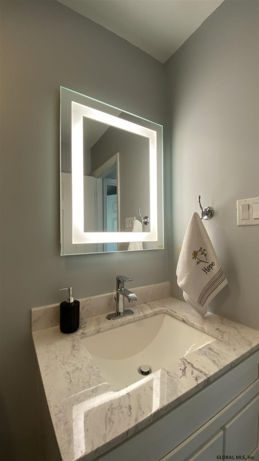 33 Hunting Road Colonie, NY 12205 - Photo 14 of 31 Photo 14