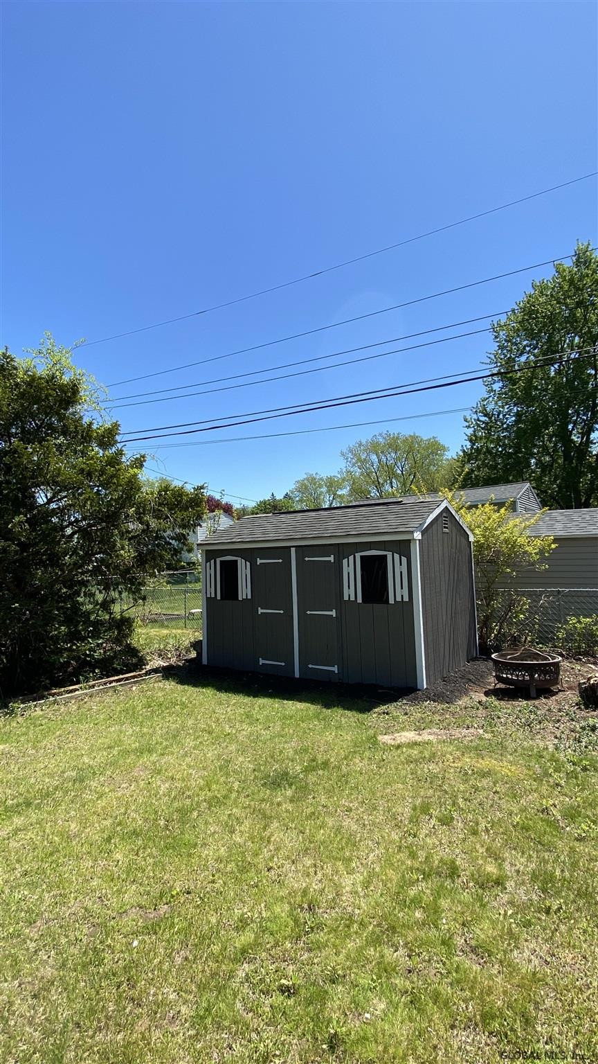 33 Hunting Road Colonie, NY 12205 - Photo 26 of 31 Photo 26