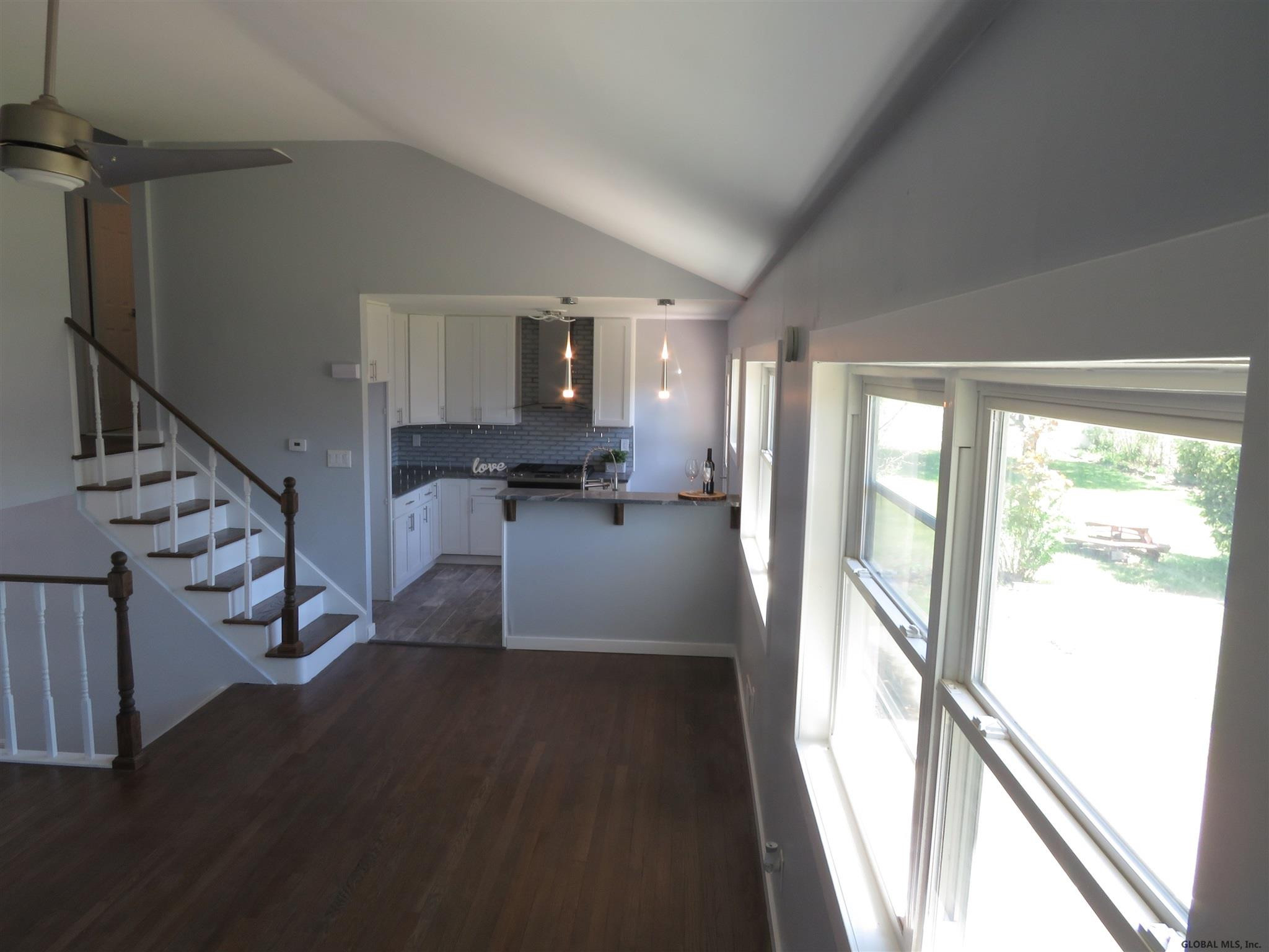 33 Hunting Road Colonie, NY 12205 - Photo 4 of 31 Photo 4